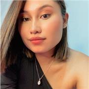 Diseñadora de moda enseña el proceso de creación de colecciones